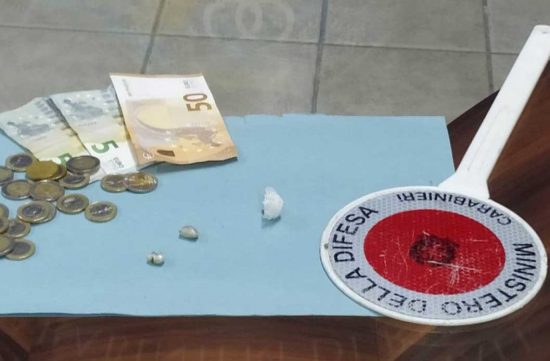 Rieti - Fermato mentre cedeva due dosi di eroina