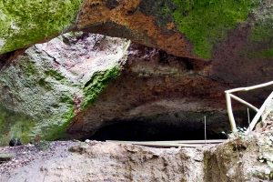 Ischia di Castro - La grotta delle Settecannelle