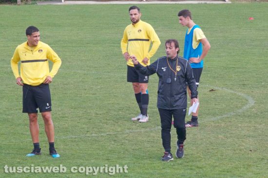Sport - Calcio - Viterbese - Giuseppe Raffaele dirige l'allenamento