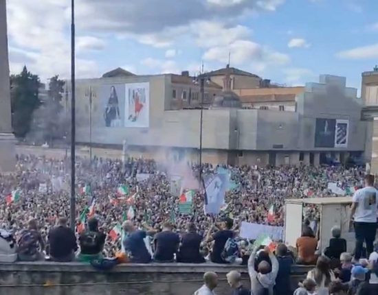 Roma - No green pass a piazza del Popolo