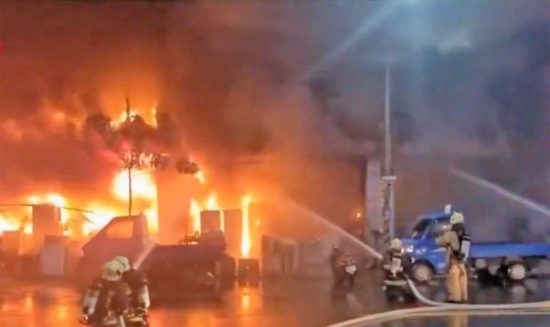 Grattacielo in fiamme a Taiwan, 46 morti e decine di feriti