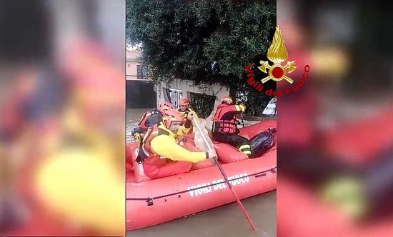 Siracusa - Vigili del fuoco - Salvato uomo e cane bloccati in casa