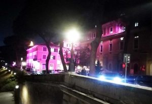 Roma - Luci rosa all'isola Tiberina