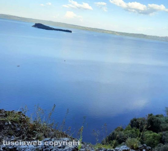 Capodimonte - Il lago di Bolsena dal monte Bisenzio
