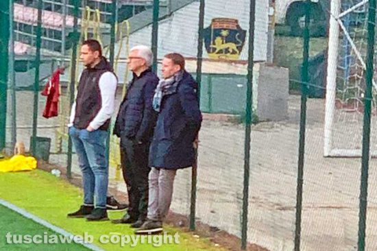 Sport - Calcio - Viterbese - Il presidente Romano, tra il ds Facci e il ds Pistolesi, all'allenamento di ieri