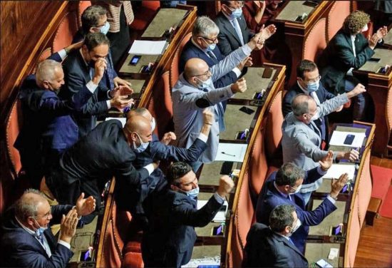 Senato - Leghisti esultano all'esito del voto ddl Zan