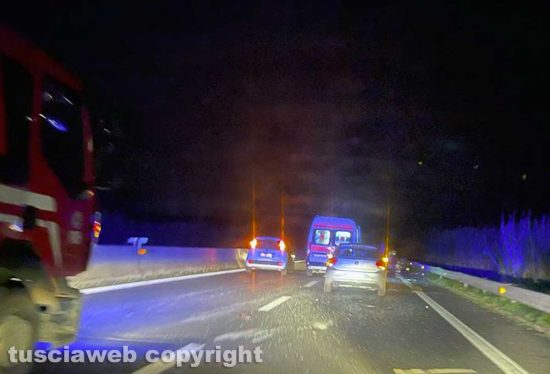 Auto si ribalta tra Viterbo e Vetralla