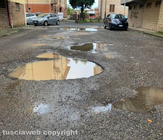 Viterbo - Via Rosi in stato d'abbandono