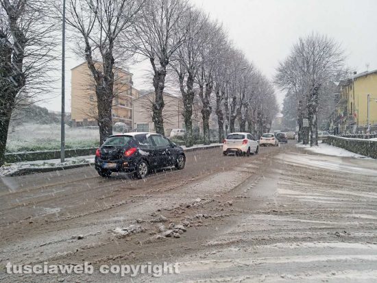 Neve a Montefiascone - Il traffico sulla Umbro Casentinese