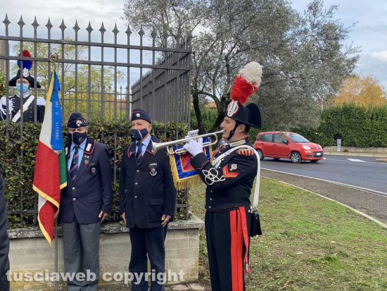 Viterbo - La cerimonia al monumento al carabiniere nell'anniversario dell'attentato di Nassirya