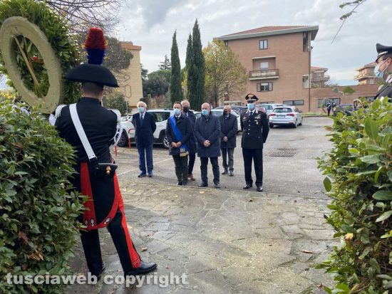 Viterbo - La cerimonia al monumento al carabiniere nell'anniversario dell'attentato di Nassirya