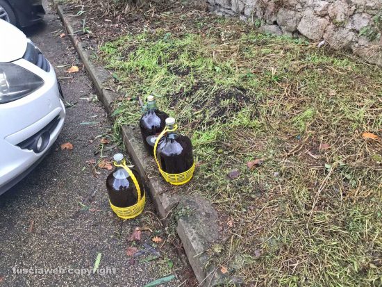 Viterbo - Olio esausto abbandonato sotto casa