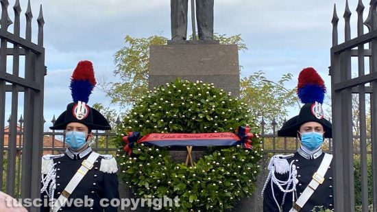 Viterbo - La cerimonia al monumento al carabiniere nell'anniversario dell'attentato di Nassirya