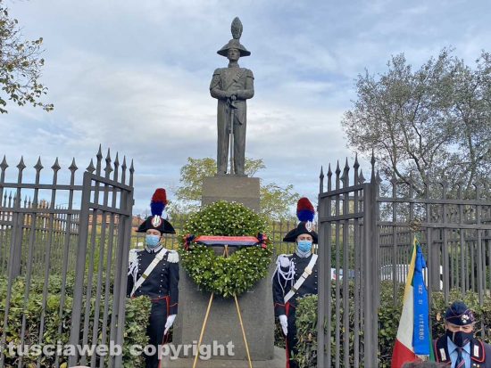 Viterbo - La cerimonia al monumento al carabiniere nell'anniversario dell'attentato di Nassirya