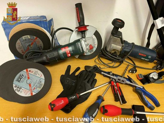 Furti in villa nella Tuscia e Roma, tre arresti - La refurtiva e gli arnesi da scasso sequestrati
