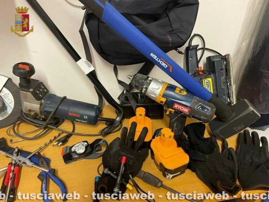 Furti in villa nella Tuscia e Roma, tre arresti - La refurtiva e gli arnesi da scasso sequestrati