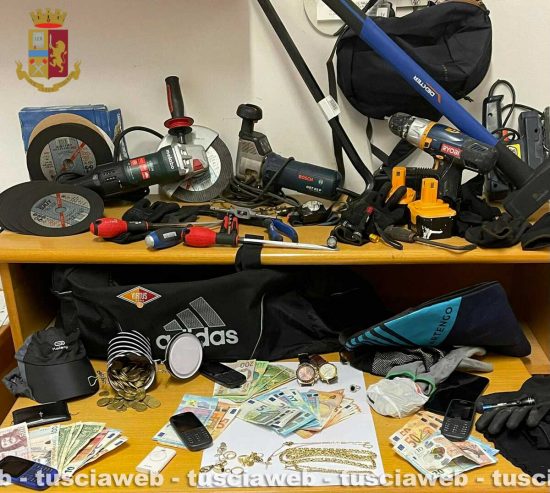 Furti in villa nella Tuscia e Roma, tre arresti - La refurtiva e gli arnesi da scasso sequestrati