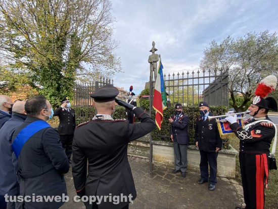 Viterbo - La cerimonia al monumento al carabiniere nell'anniversario dell'attentato di Nassirya