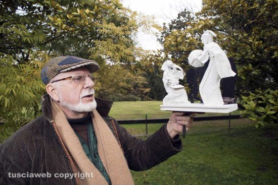 Viterbo - Giorgio Pulselli e le sue opere della mostra "Il Dante avvelenato"