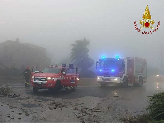 Ragusa - Tromba d'aria - Intervento dei vigili del fuoco