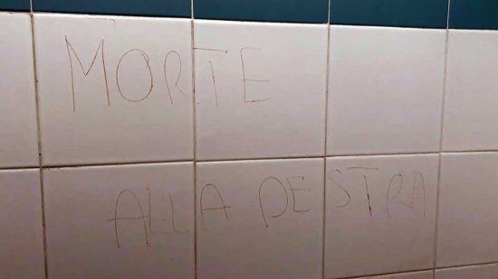 Vignanello - Le scritte apparse sui muri e sui banchi del Midossi