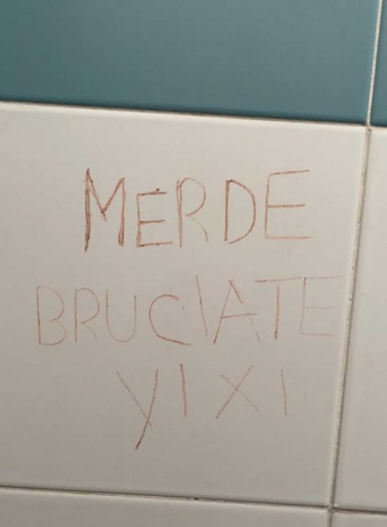 Vignanello - Le scritte apparse sui muri e sui banchi del Midossi