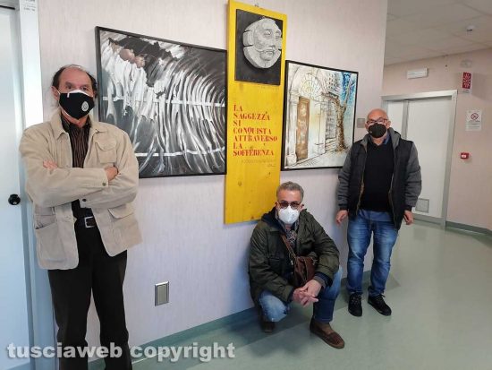 Viterbo - Il gruppo d'arte Incontriamo il nostro tempo dona tre opere al reparto malattie infettive di Belcolle