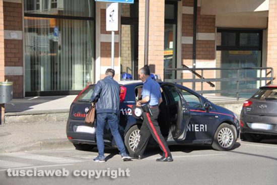 Viterbo - Operazione "Vento di maestrale" - Il blitz di carabinieri e polstrada in comune in via Garbini