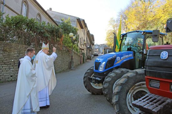 Montefiascone - La giornata del ringraziamento - La benedizione dei trattori