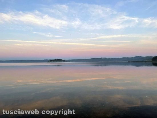 Marta - Tramonto autunnale sul lago di Bolsena
