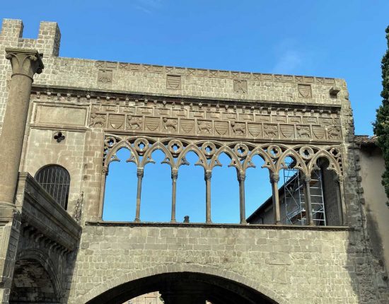 Viterbo - Lavori in corso alla loggia dei papi