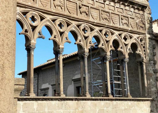 Viterbo - Lavori in corso alla loggia dei papi