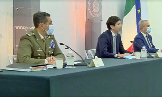 Roma - Francesco Paolo Figliuolo, Roberto Speranza e Franco Locatelli durante la conferenza stampa