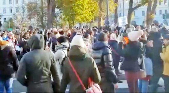 Trieste - Alcuni manifestanti contro il Green Pass