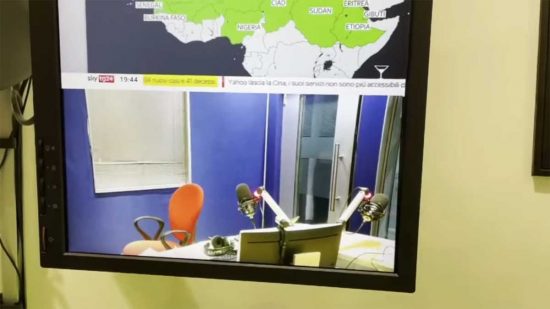 Lo studio della Zanzara dopo la fuga di Parenzo inseguito da Cruciani
