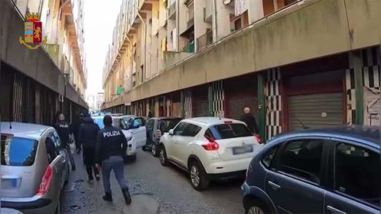 Napoli - Polizia - 26 arresti da parte delle squadra mobile