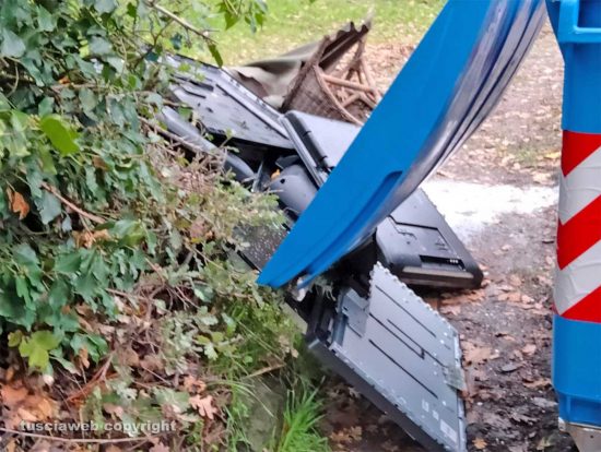 Viterbo - Televisori e rifiuti abbandonati a Monte Pizzo
