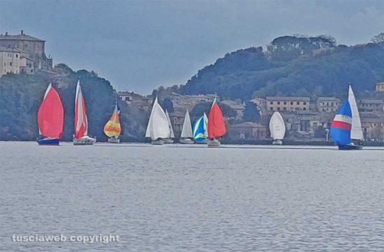 Bolsena - 'Libere veleggiate' su lago di Bolsena 
