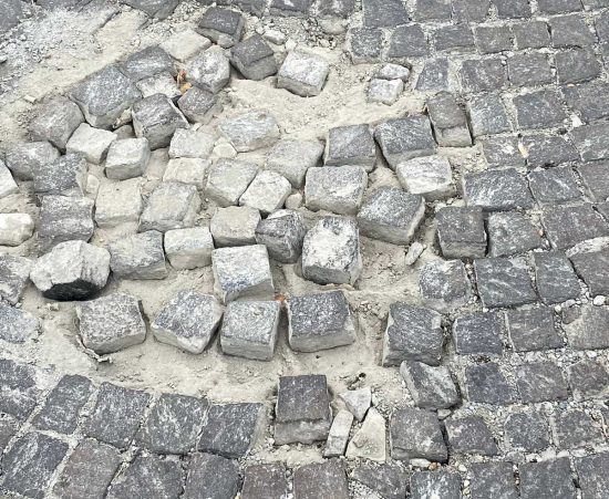 Viterbo - Piazzale Africa - Il pavimento disconnesso