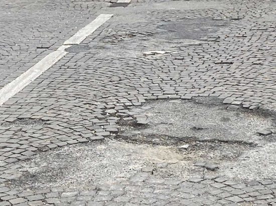 Viterbo - Piazzale Africa - Il pavimento disconnesso 