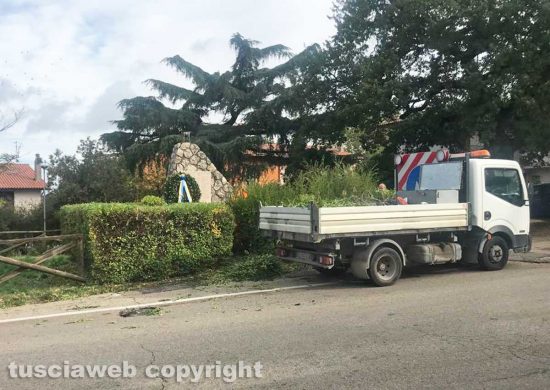Viterbo - Ripulito il monumento ai caduti di Tobia