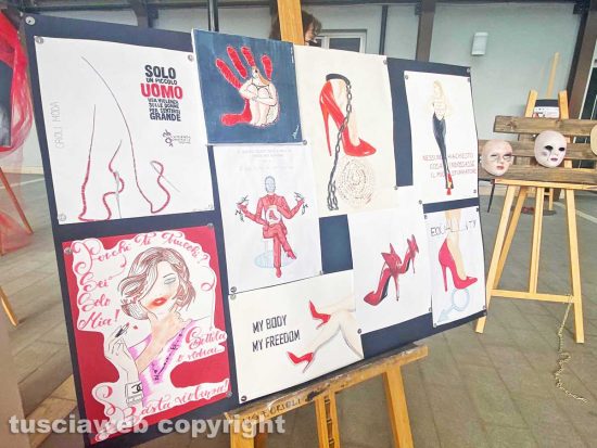 Viterbo - L'iniziativa “Scarpette rosse in ceramica e altre testimonianze d’arte”