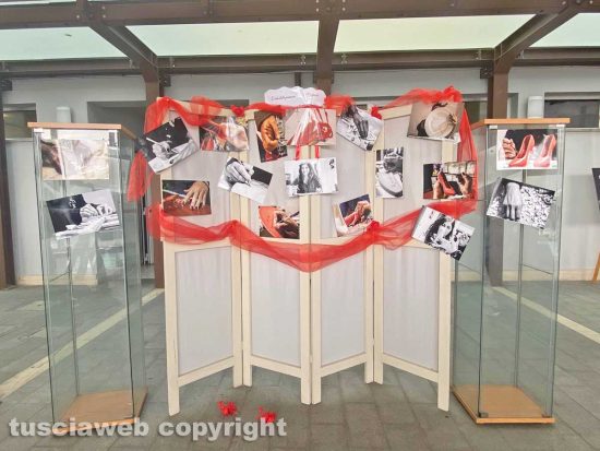 Viterbo - L'iniziativa “Scarpette rosse in ceramica e altre testimonianze d’arte”