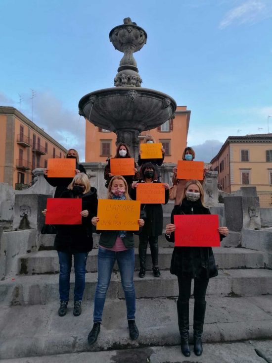 Viterbo - Manifestazione FdI contro la violenza sulle donne