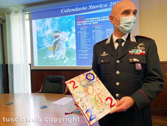 Viterbo - Il colonnello Antonazzo presenta il calendario dell’Arma 2022