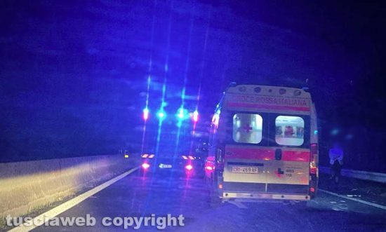 Auto si ribalta tra Viterbo e Vetralla