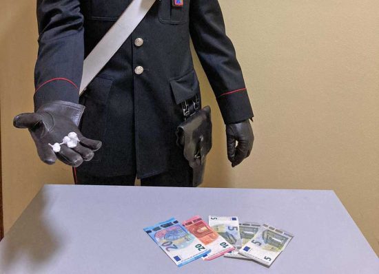 Terni - La droga e i soldi sequestrati dai carabinieri