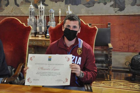 Viterbo - Alessandro Lupino con l'attestato