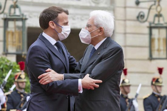 Emmanuel Macron e Sergio Mattarella