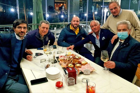 Viterbo - Giovanni Arena brinda con alcuni amici politici